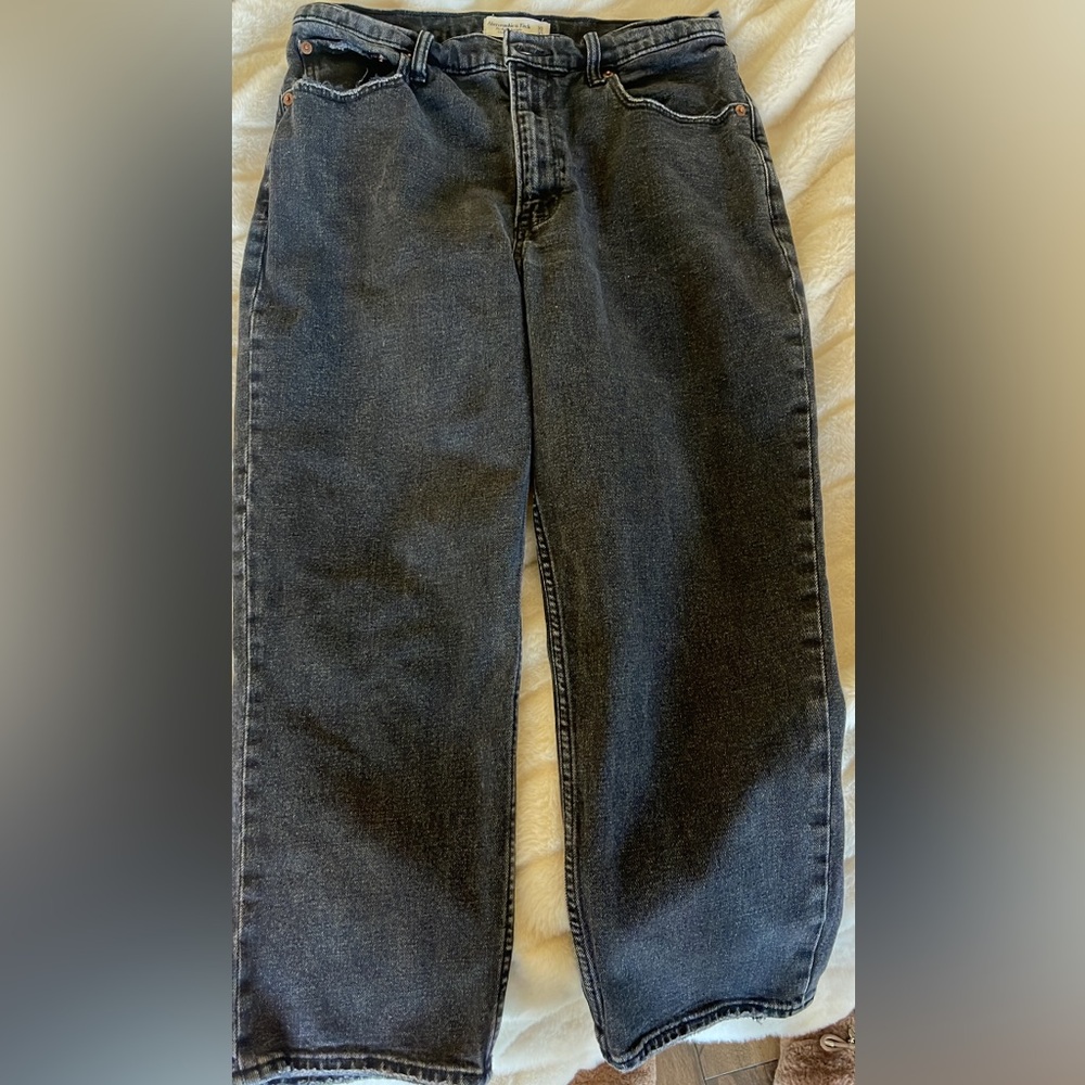 Abercrombie &. Fitch Ultra High Rise Ankle Straight (Curve Love) size 30 jeans